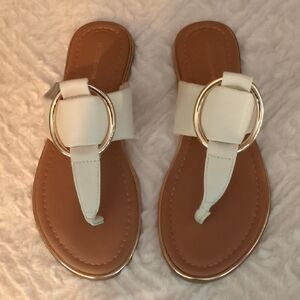 NWOT Liz Claiborne Elegant Ivory Sandals with Gold Accents. Size 6.5